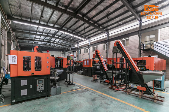 Fully Automatic PET Bottle Stretch Blow Moulding Machine Servo Motor 2 Cavity Plastic