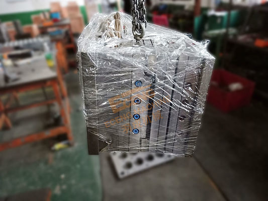 500ml PET Preform Mould 8 Cavity PET Blow Molding CE SGS ISO